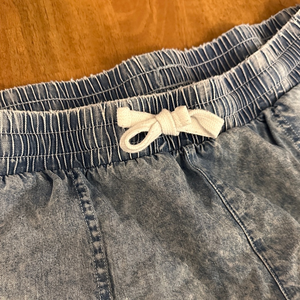 Little Bipsy Chambray Utility Shorts Size Medium EUC - Picture 4 of 5